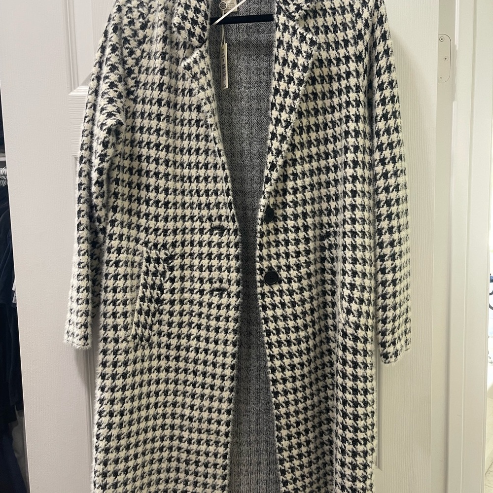 Stylish Black and White Houndstooth Coat